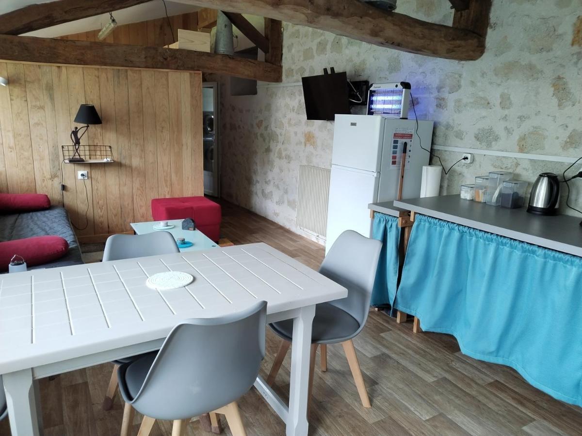 Chambre 2 A 4 Pers Gite Du Gardoir Boresse-et-Martron Kültér fotó